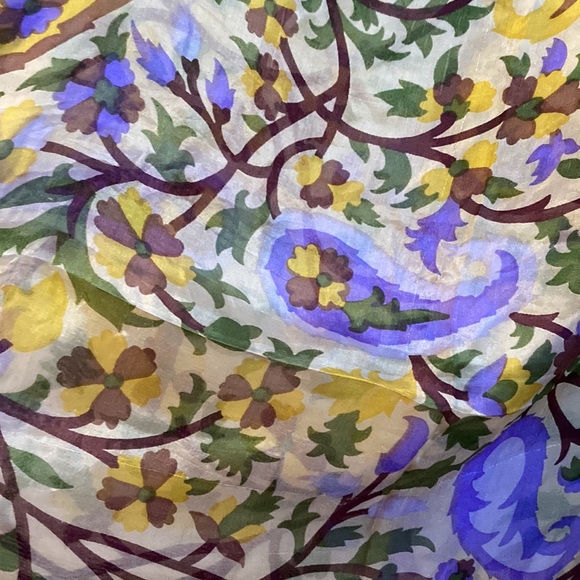 VGUC silk scarf - Picture 4 of 4